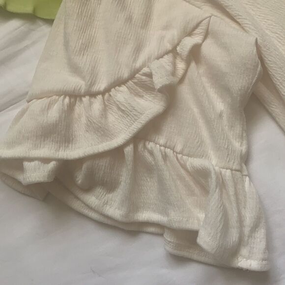 𝅺🌟LOVE Scarlett Split Hem Ruffle Sleeves Top🌟 - Picture 10 of 12